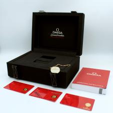 Gents Omega Speedmaster 31030425001001  case with Black dial