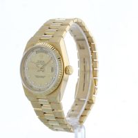 Gents Rolex Oysterquartz Day-Date 19018 18 CT case with Gilt Diamond dial